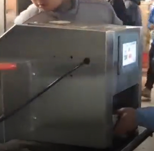 上超智能打菜機(jī)，精準(zhǔn)高效省人力